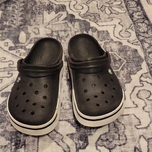 Black Crocs